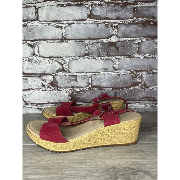 Clarks Red Suede Strappy Buckle Cork Wedge Sandals Women Sz 8.5M US/39.5EU Italy - Picture 1 of 16